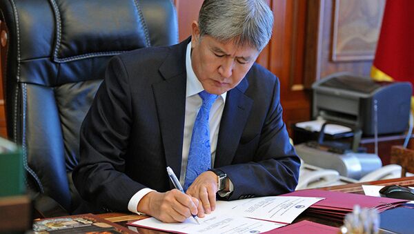 Qirgʻiziston prezidenti Almazbek Atambayev - Sputnik Oʻzbekiston