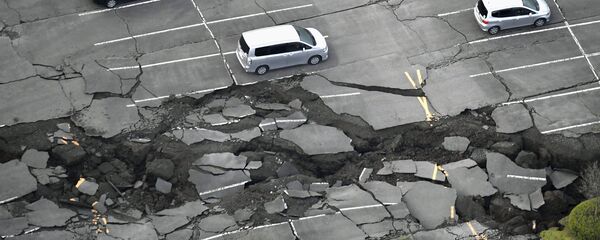 Япониядаги иккинчи ер силкиниши биринчисига қараганда 16 маротаба кучлироқ бўлган Япониядаги иккинчи ер силкиниши биринчисига қараганда 16 маротаба кучлироқ бўлган - Sputnik Ўзбекистон