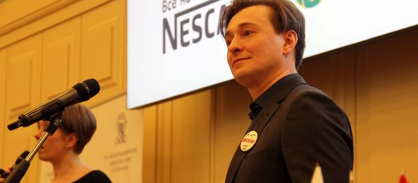 Тотальный диктант-2016 c актером театра и кино Сергеем Безруковым - Sputnik Узбекистан