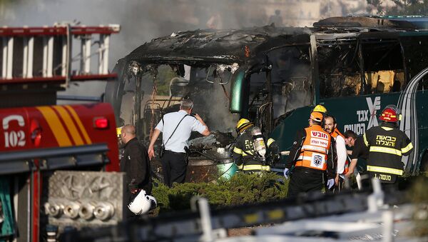 При взрыве автобуса в Иерусалиме 15 человек получили ранения - Sputnik Узбекистан