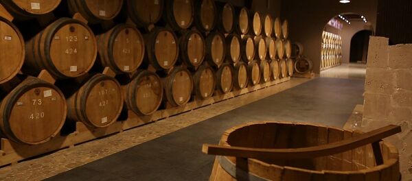 Традиции производства и особенности армянского коньяка Традиции производства и особенности армянского коньяка - Sputnik Узбекистан