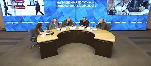 Специалисты по миграционной политике об отношении к приезжим в РФ Специалисты по миграционной политике об отношении к приезжим в РФ - Sputnik Узбекистан