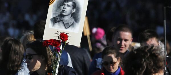 Ўлмас полк акцияси иштирокчилари Ўлмас полк акцияси иштирокчилари - Sputnik Ўзбекистон