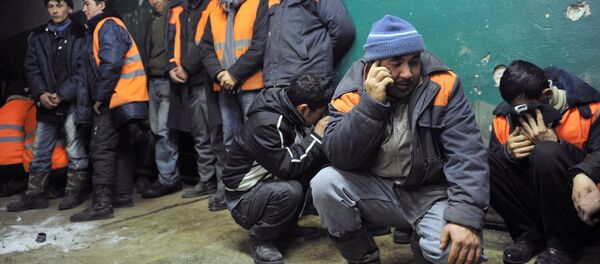 ФМС ноқонуний мигрантларни қўлга олди ФМС ноқонуний мигрантларни қўлга олди - Sputnik Ўзбекистон