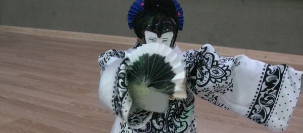 Робот-гейша грациозно танцевала и махала веером - Sputnik Узбекистан