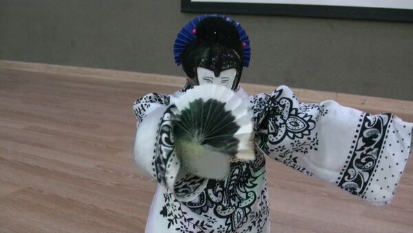 Робот-гейша грациозно танцевала и махала веером - Sputnik Узбекистан