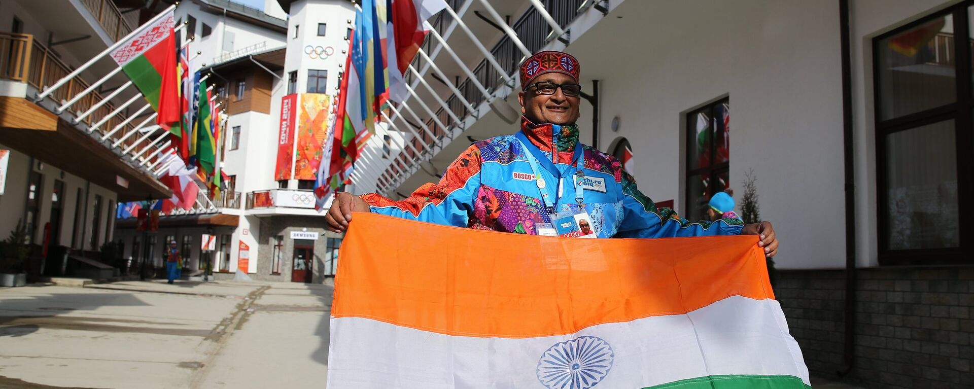 Поднятие флага Индии в Горной Олимпийской деревне - Sputnik Узбекистан, 1920, 03.03.2021