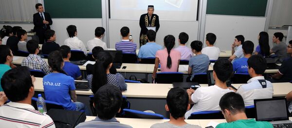 Студенты в университете Студенты в университете - Sputnik Ўзбекистон