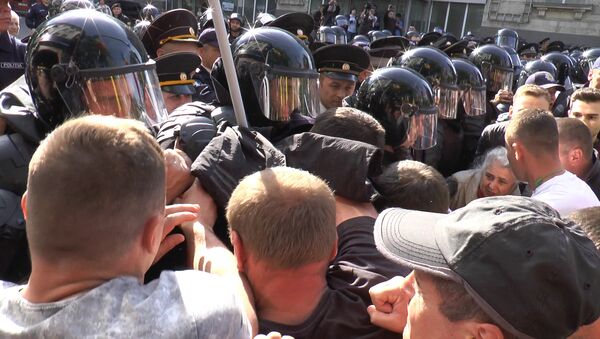 Столкновения в центре Кишинева между протестующими и полицией - Sputnik Узбекистан
