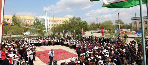 Активисты молодежного движения Камолот - Sputnik Узбекистан