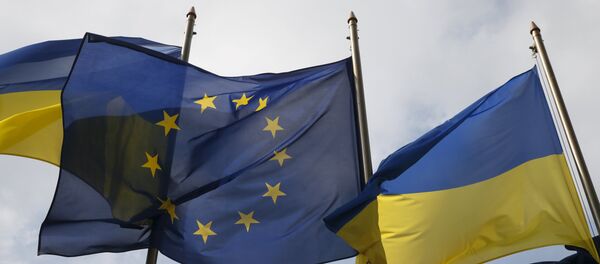 Украина ва ЕИ байроқлари Украина ва ЕИ байроқлари - Sputnik Ўзбекистон
