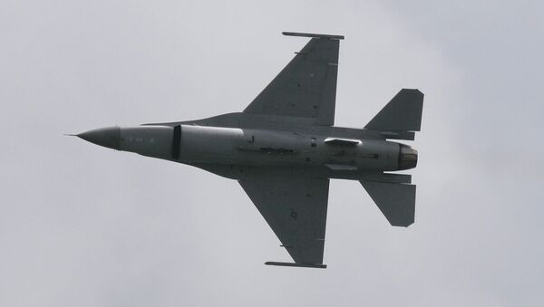 Istrebitel F-16. Arxivnoye foto - Sputnik Oʻzbekiston