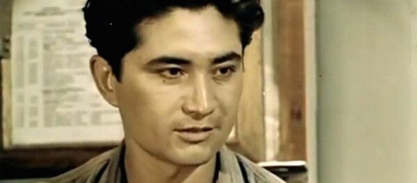 Актёр, Театральный деятель Санат Диванов. Кадр из фильма Очарован тобой (1958) Актёр, Театральный деятель Санат Диванов. Кадр из фильма Очарован тобой (1958) - Sputnik Узбекистан