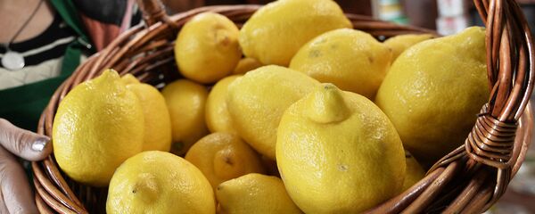 Лимоны в корзине Лимоны в корзине - Sputnik Узбекистан