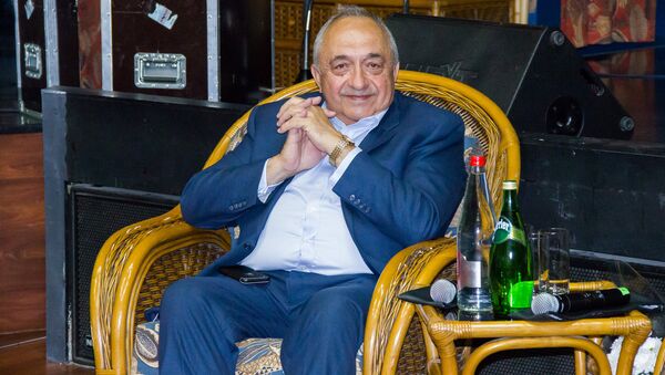 Хирург Ренат Акчурин на показе документального фильма Близко к сердцу Хирург Ренат Акчурин на показе документального фильма Близко к сердцу - Sputnik Узбекистан