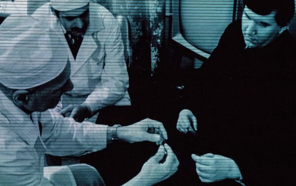 Кадры документального фильма о хирурге Ренате Акчурине Близко к сердцу Кадры документального фильма о хирурге Ренате Акчурине Близко к сердцу - Sputnik Узбекистан