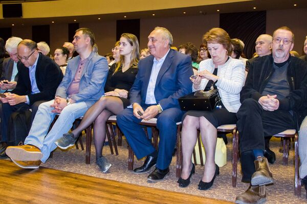 Документальный фильм о хирурге Ренате Акчурине Близко к сердцу. Документальный фильм о хирурге Ренате Акчурине Близко к сердцу. - Sputnik Узбекистан