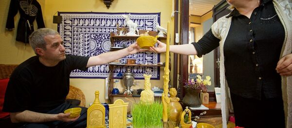 Удивительные работы из воска - сувениры, иконы и сосуды для вина Удивительные работы из воска - сувениры, иконы и сосуды для вина - Sputnik Узбекистан