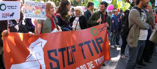 Европада TTIP га қарши намойишлар Европада TTIP га қарши намойишлар - Sputnik Ўзбекистон