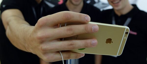 Старт продаж новых iPhone 6s и iPhone 6s Plus в Москве - Sputnik Узбекистан