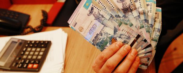 Казахстан ввел плавающий курс национальной валюты Казахстан ввел плавающий курс национальной валюты - Sputnik Узбекистан