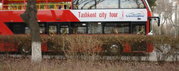 Туристический автобус в Ташкенте - Sputnik Узбекистан