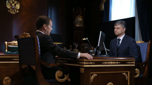 Встреча Дмтрия Медведева и нового главы РЖД Олега Белозерова - Sputnik Узбекистан