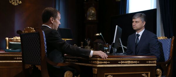 Встреча Дмтрия Медведева и нового главы РЖД Олега Белозерова - Sputnik Узбекистан