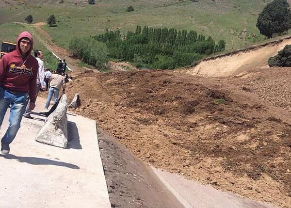 Оползень на перевале Камчик Оползень на перевале Камчик - Sputnik Узбекистан