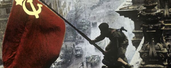 Рейхстаг устида ғалаба байроғи Рейхстаг устида ғалаба байроғи - Sputnik Ўзбекистон