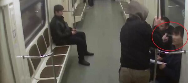 Скинхедлар Тожикистон фуқароларига ҳужум уюштираётган вақт Скинхедлар Тожикистон фуқароларига ҳужум уюштираётган вақт - Sputnik Ўзбекистон