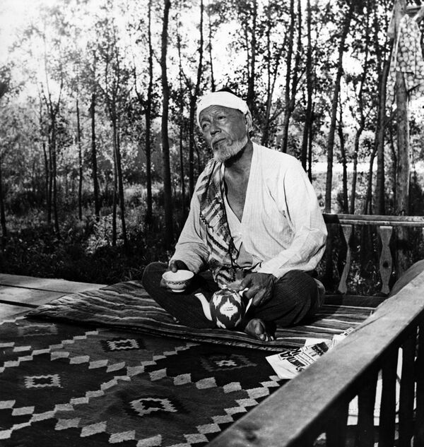 Актер Наби Рахимов в роли старика - Sputnik Узбекистан