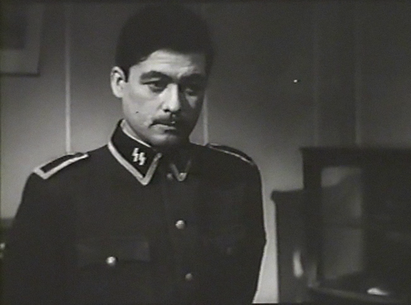 Фильм 1966 года «В 26-го не стрелять» актер Туган Реджиметов в роли разведчика - Sputnik Узбекистан