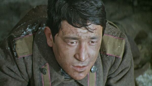 Фильм 1976 года «Аты-баты, шли солдаты» с  Отабеком Ганиевым - Sputnik Узбекистан