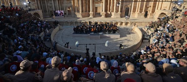 Оркестр Мариинского театра выступил в Пальмире - Sputnik Узбекистан