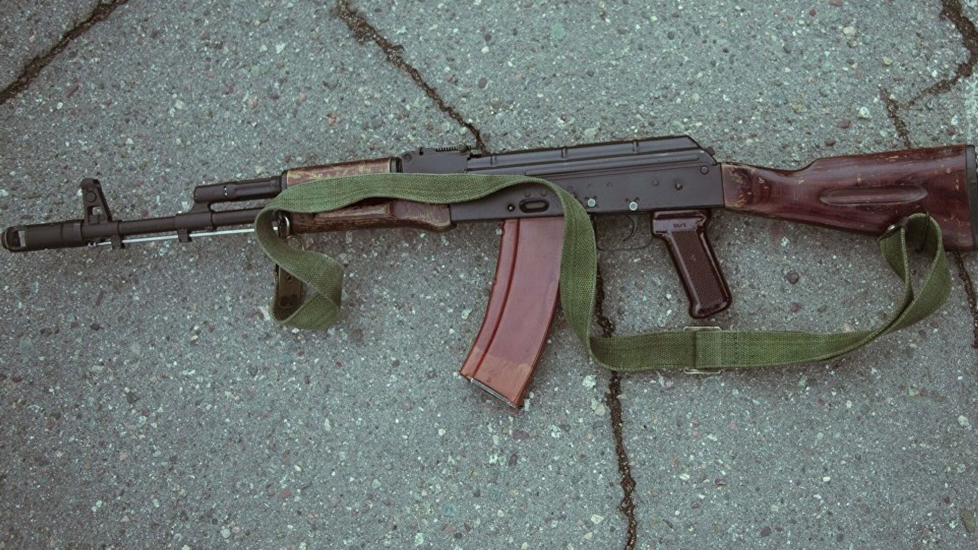 Avtomat Kalashnikova AK-47 - Sputnik O‘zbekiston, 1920, 25.03.2022