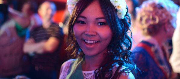 11-синфни тамомлаган ўқувчи - Sputnik Ўзбекистон