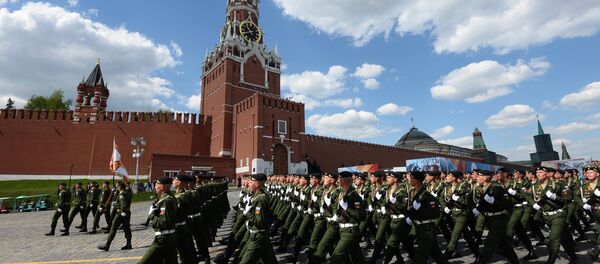 Парадные расчеты военнослужащих на генеральной репетиции военного парада, посвященного 71-й годовщине Победы - Sputnik Узбекистан