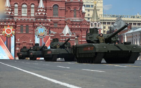 Ғалабанинг 71 йиллиги тантаналарига бағишланган парадда Т-14 танклари қатнашмоқда. - Sputnik Ўзбекистон