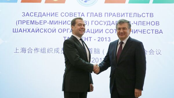 Председатель правительства РФ Дмитрий Медведев и премьер-министр Узбекистана Шовкат Мирзиеев - Sputnik Узбекистан