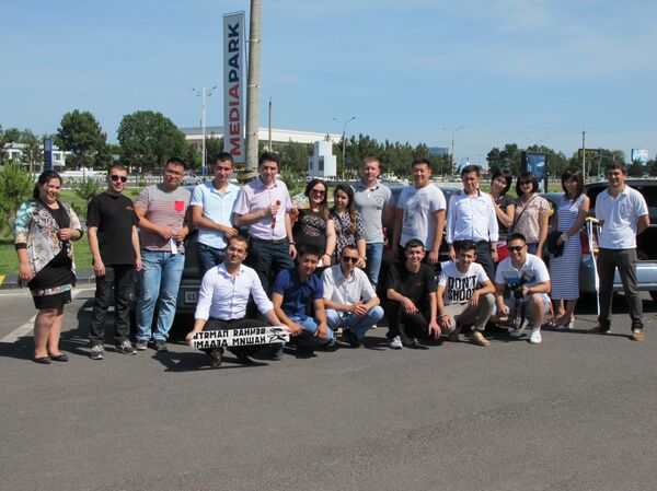 Благотворительная акция в Ташкенте Поздравим ветеранов Благотворительная акция в Ташкенте Поздравим ветеранов - Sputnik Узбекистан