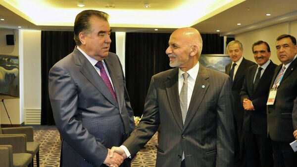 Президент Таджикистана Эмомали Рахмон и лидер Афганистана Ашраф Гани - Sputnik Узбекистан