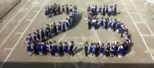 Школьники из Гулистана устроили флэшмоб - Sputnik Узбекистан