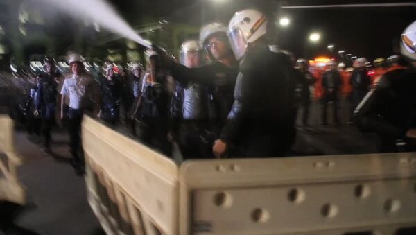 Бразильские полицейские газом разгоняли сторонников Роуссефф - Sputnik Узбекистан