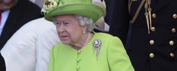 Королева Великобритании Елизавета II во время торжественной церемонии празднования 70-летия высадки союзников в Нормандии - Sputnik Узбекистан