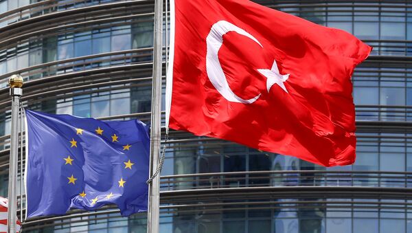 Флаги Турции и Евросоюза - Sputnik Узбекистан
