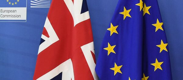 Флаги Великобритании и Европейского Союза - Sputnik Узбекистан