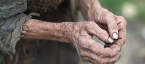 Руки пенсионерки - Sputnik Узбекистан
