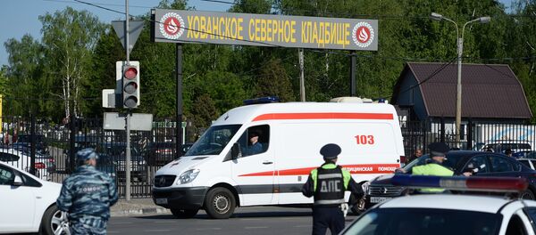 Москва шаҳридаги Хован қабристонида оммавий муштлашув рўй берди. Москва шаҳридаги Хован қабристонида оммавий муштлашув рўй берди. - Sputnik Ўзбекистон