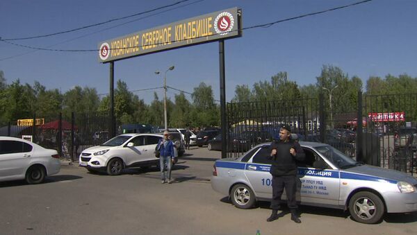 Полицейские оцепили Хованское кладбище в Москве из-за массовой драки - Sputnik Узбекистан